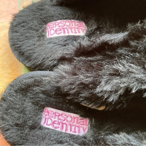 Personal Identity Black Fuzzy Slippers, Hearts! Skulls! Rhinestones! Size 8 - Picture 5 of 6